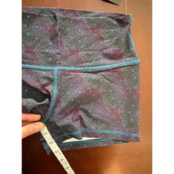 Peachy Athletics NWT Vixen Booty Workout Shorts Mandala Print Size Medium - Picture 8 of 10